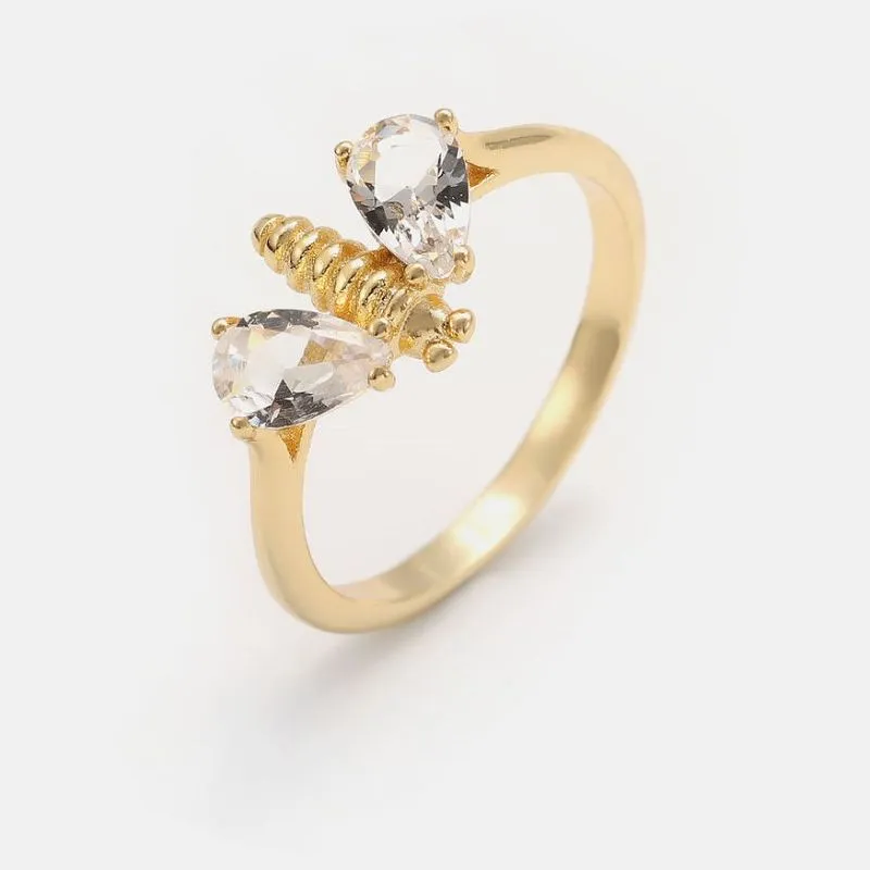 Моден пръстен със сладко пчелно животно